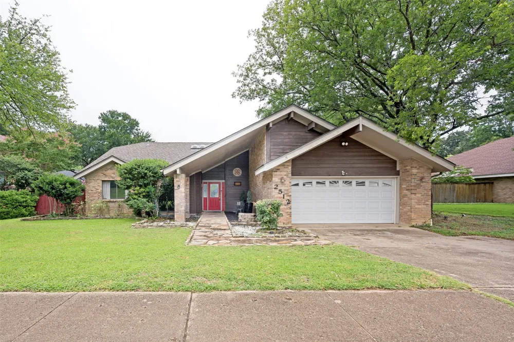 2512 Winding Hollow Lane Arlington, TX 76006