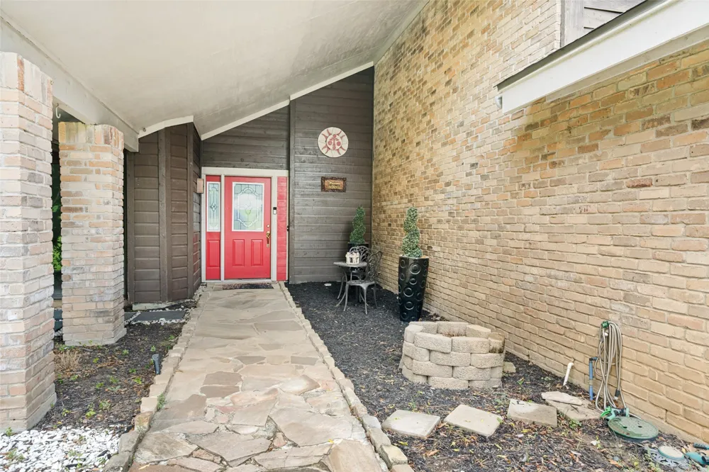 2512 Winding Hollow Lane Arlington, TX 76006