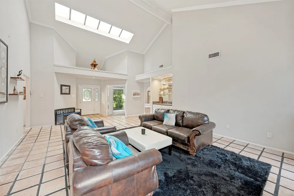 2512 Winding Hollow Lane Arlington, TX 76006