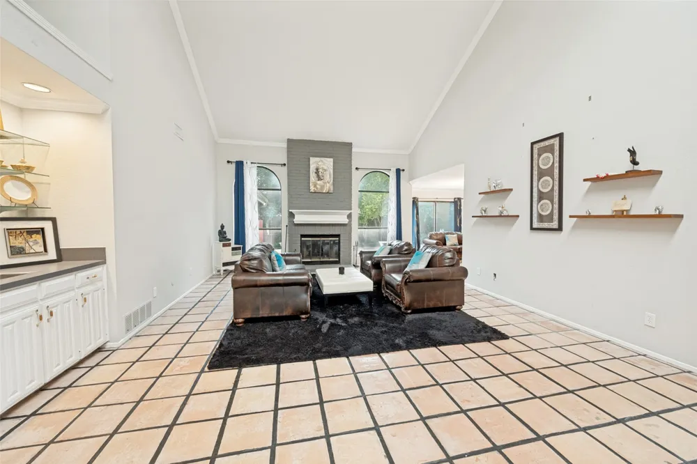 2512 Winding Hollow Lane Arlington, TX 76006