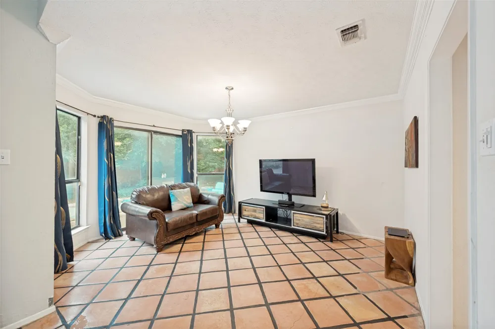 2512 Winding Hollow Lane Arlington, TX 76006