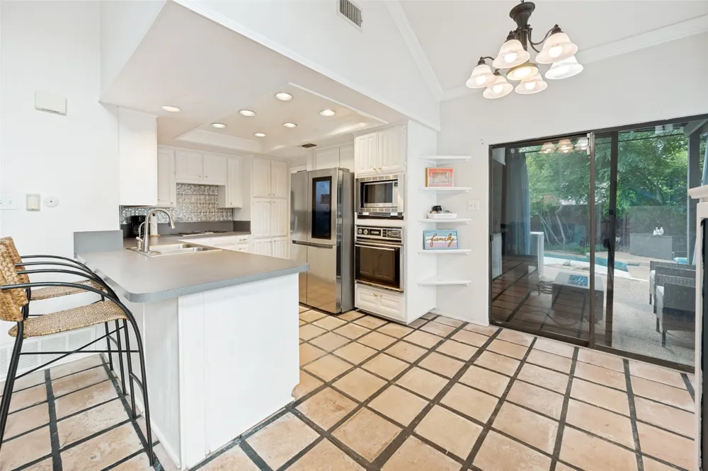 2512 Winding Hollow Lane Arlington, TX 76006
