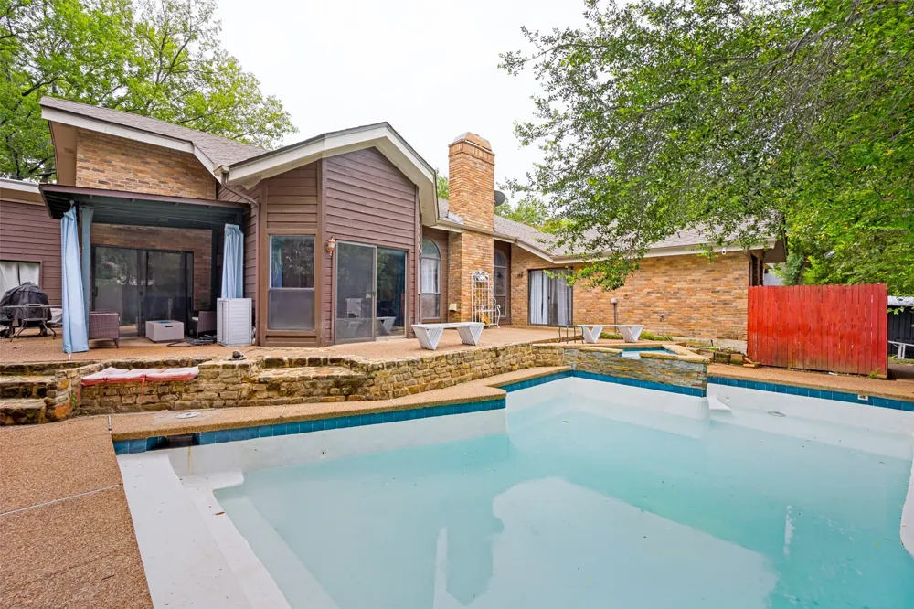 2512 Winding Hollow Lane Arlington, TX 76006