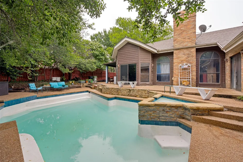 2512 Winding Hollow Lane Arlington, TX 76006