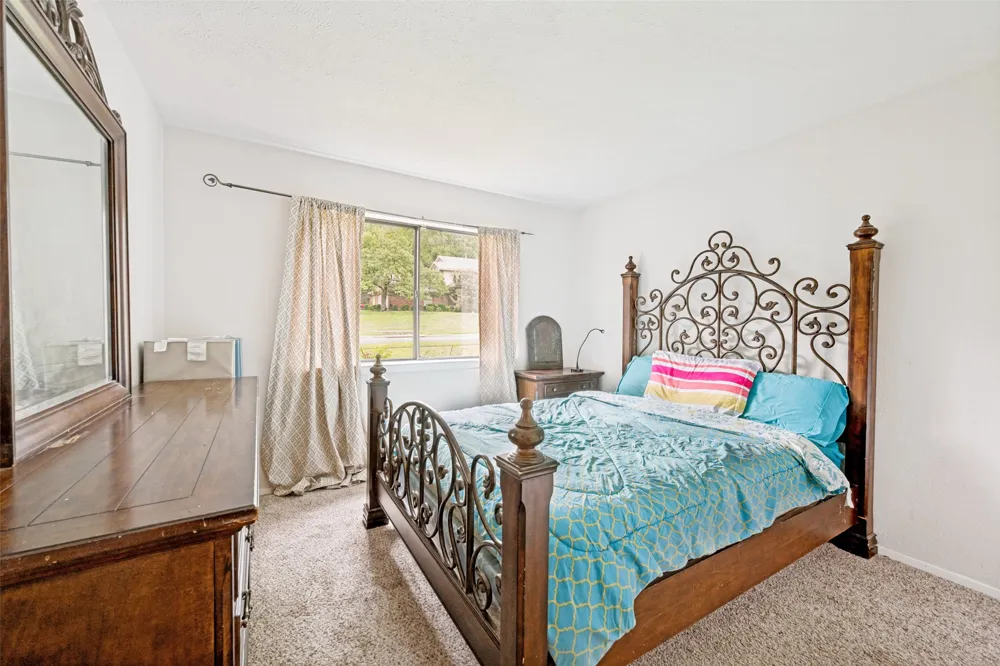 2512 Winding Hollow Lane Arlington, TX 76006