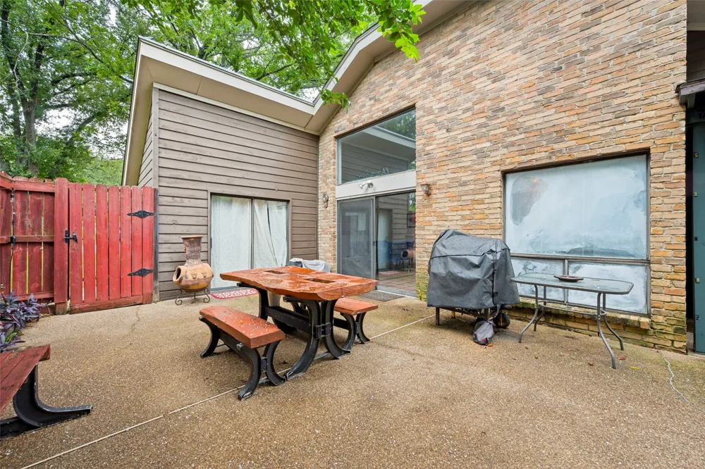 2512 Winding Hollow Lane Arlington, TX 76006