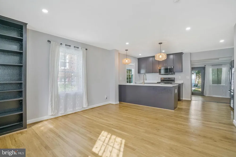 5758 BISCAYNE DRIVE Alexandria, VA 22303