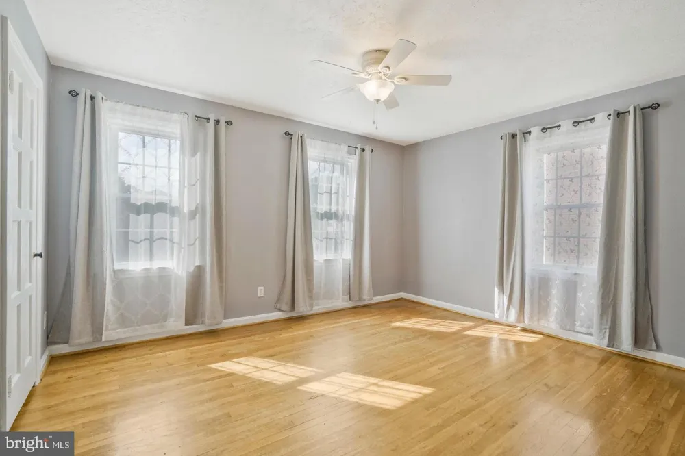 5758 BISCAYNE DRIVE Alexandria, VA 22303