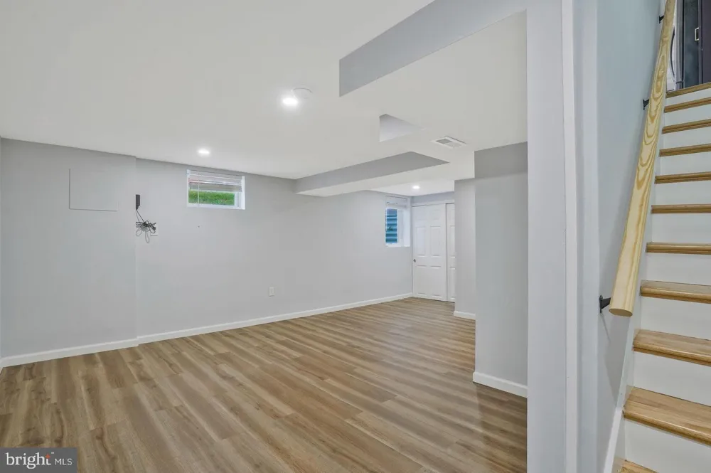 5758 BISCAYNE DRIVE Alexandria, VA 22303