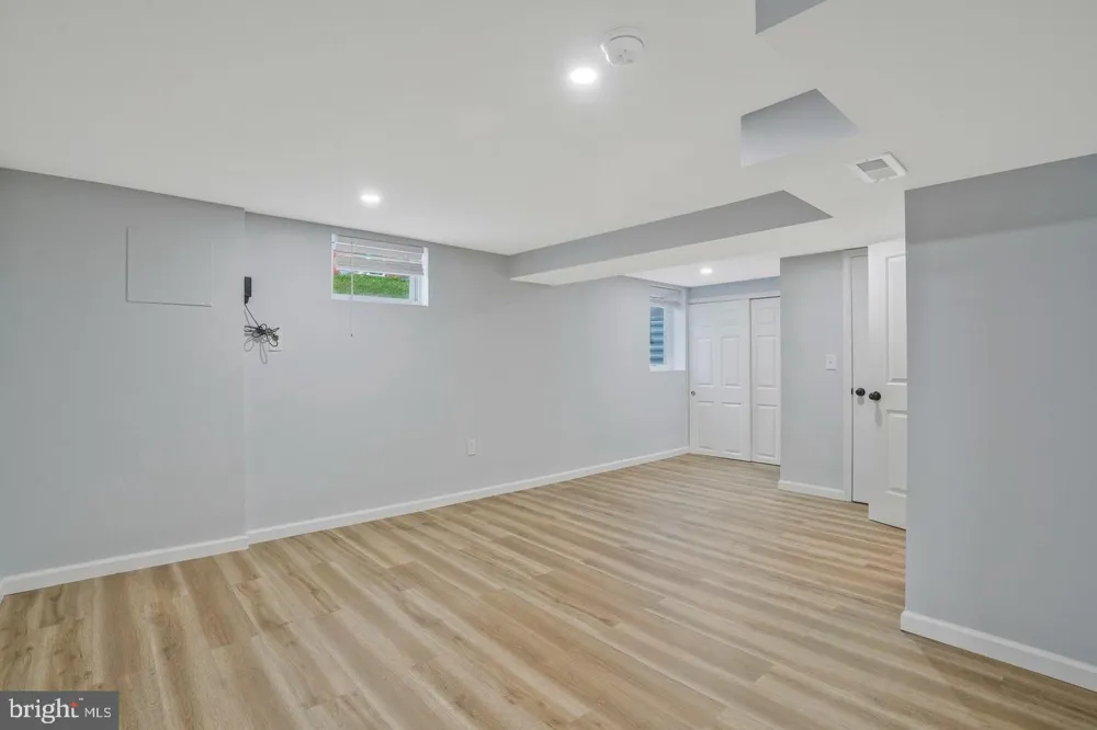 5758 BISCAYNE DRIVE Alexandria, VA 22303
