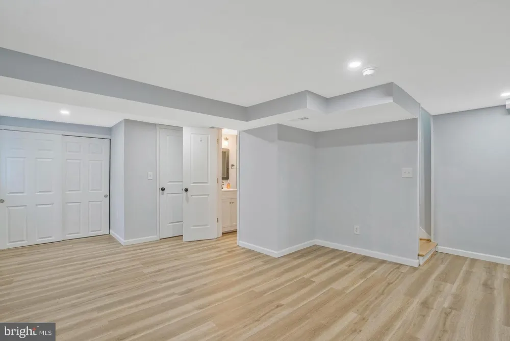 5758 BISCAYNE DRIVE Alexandria, VA 22303