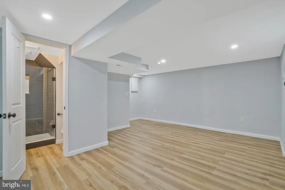 5758 BISCAYNE DRIVE Alexandria, VA 22303