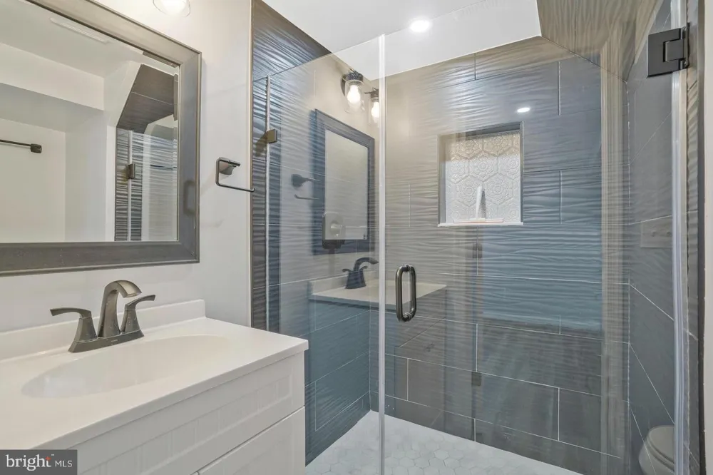5758 BISCAYNE DRIVE Alexandria, VA 22303