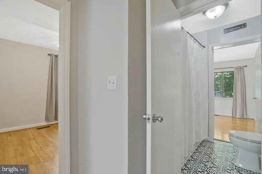 5758 BISCAYNE DRIVE Alexandria, VA 22303