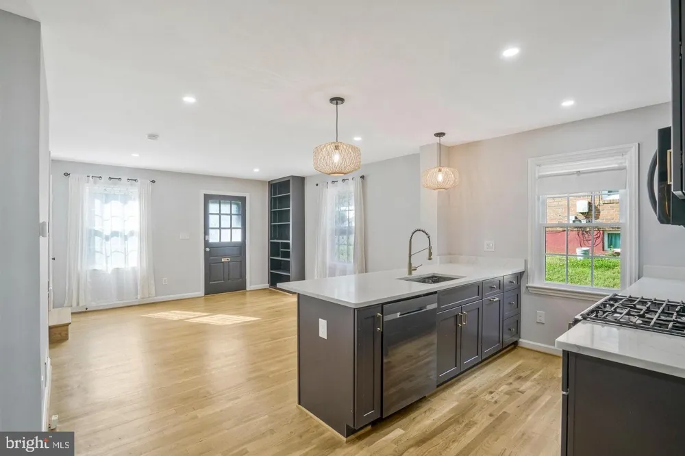 5758 BISCAYNE DRIVE Alexandria, VA 22303