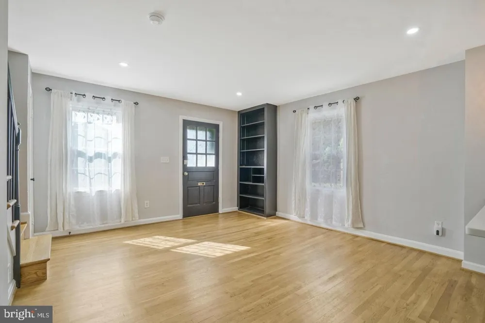 5758 BISCAYNE DRIVE Alexandria, VA 22303