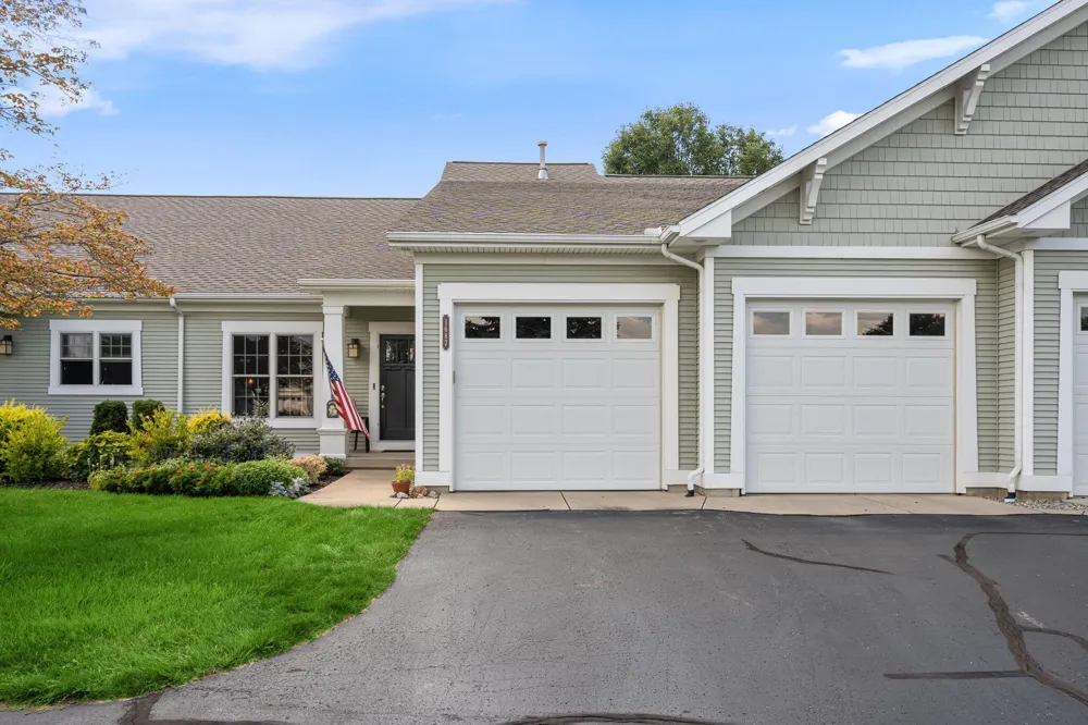 1687 S Trillium Circle Zeeland, MI 49464
