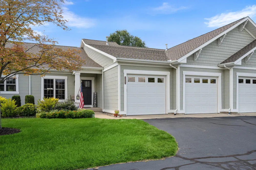 1687 S Trillium Circle Zeeland, MI 49464