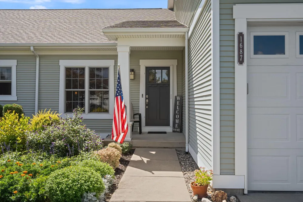 1687 S Trillium Circle Zeeland, MI 49464