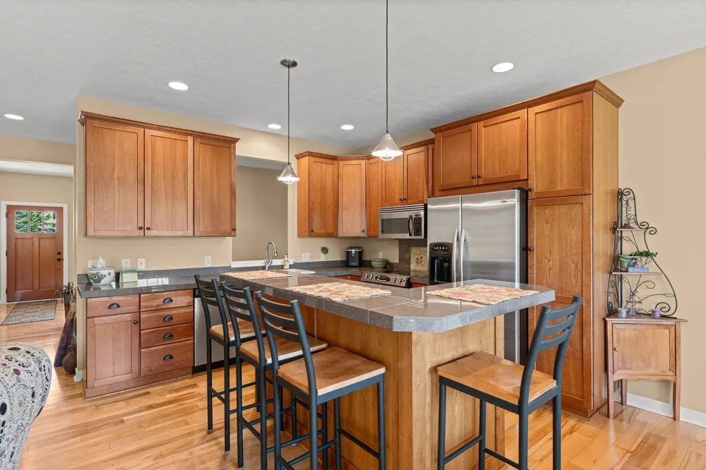 1687 S Trillium Circle Zeeland, MI 49464