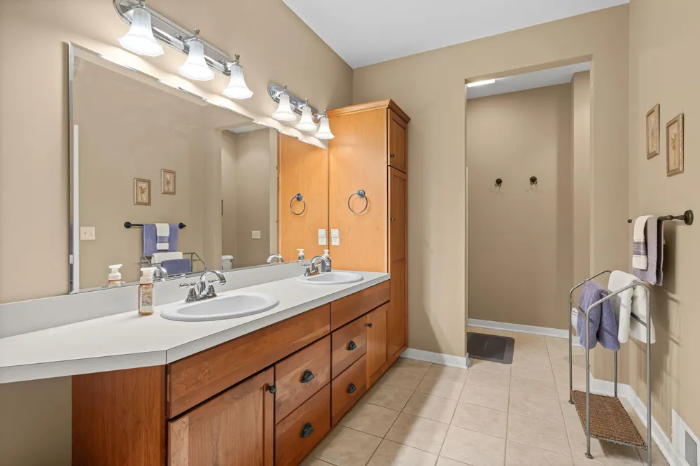 1687 S Trillium Circle Zeeland, MI 49464