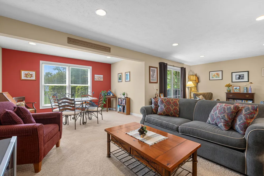 1687 S Trillium Circle Zeeland, MI 49464