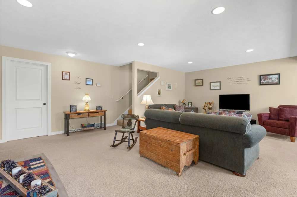 1687 S Trillium Circle Zeeland, MI 49464