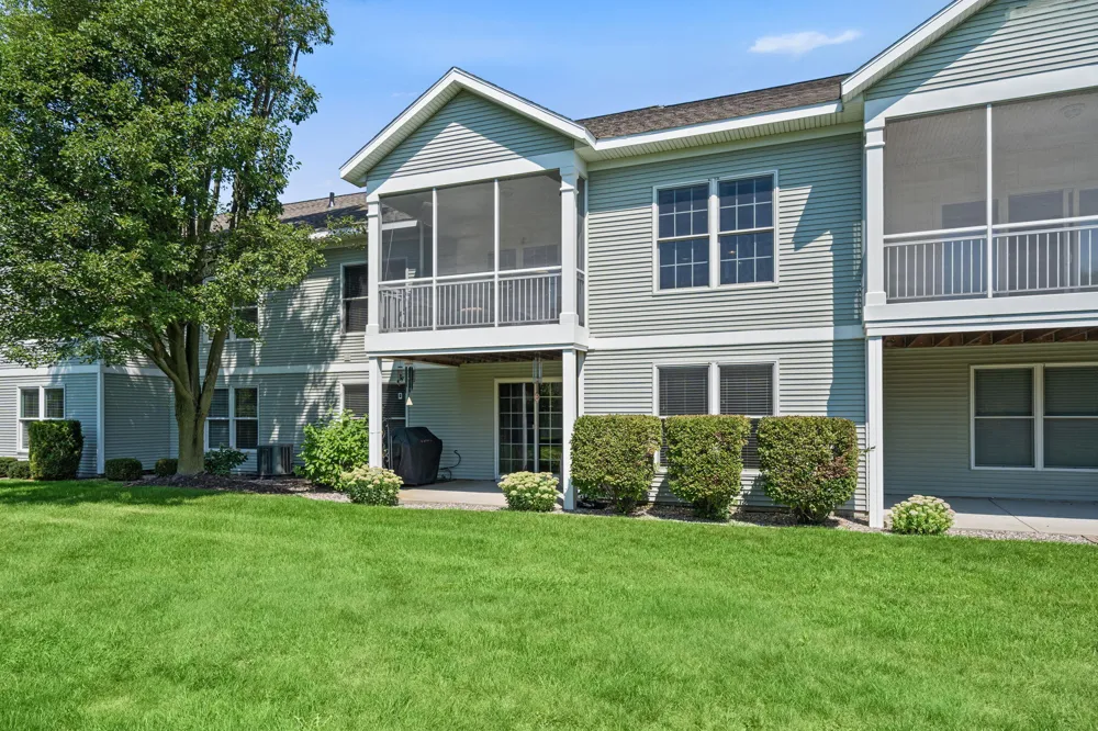 1687 S Trillium Circle Zeeland, MI 49464