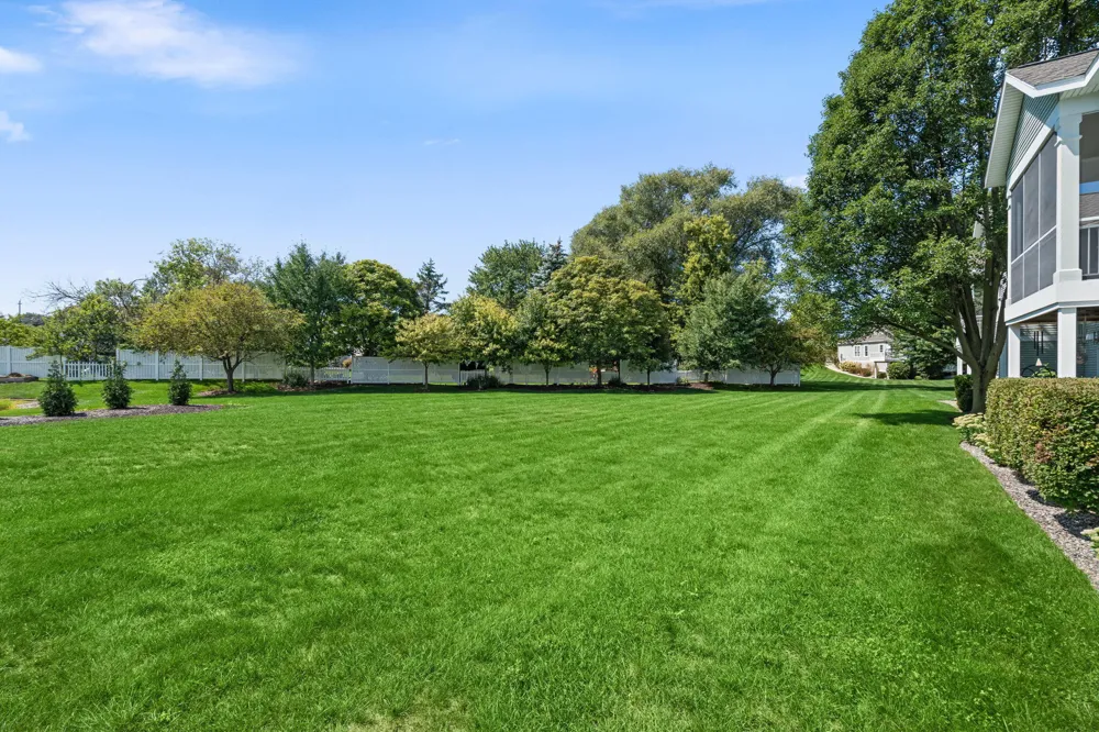 1687 S Trillium Circle Zeeland, MI 49464
