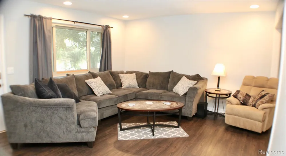 3231 W Utica Road Shelby Charter Township, MI 48317