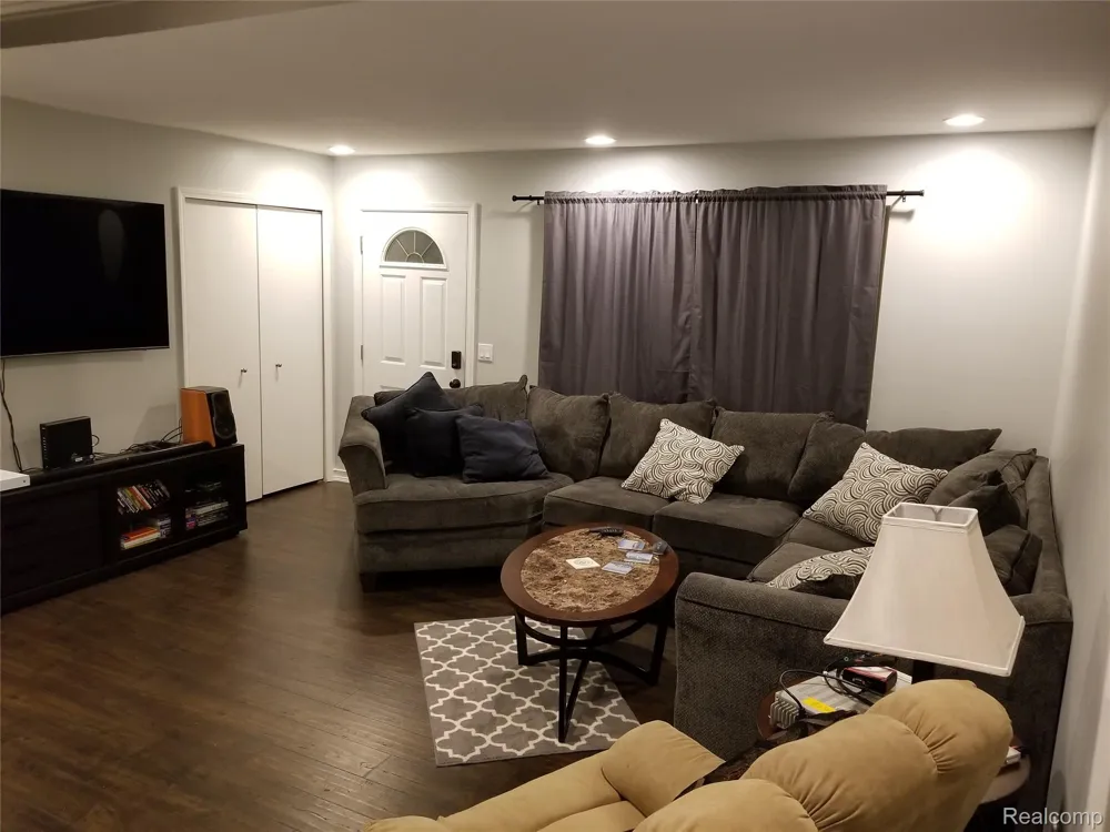 3231 W Utica Road Shelby Charter Township, MI 48317