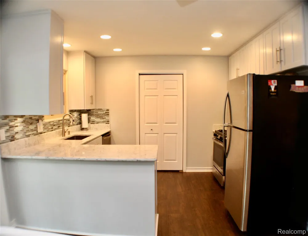 3231 W Utica Road Shelby Charter Township, MI 48317