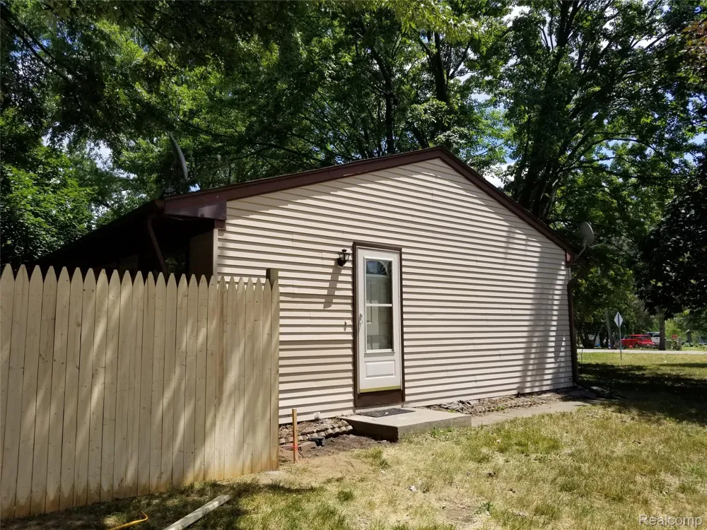 3231 W Utica Road Shelby Charter Township, MI 48317