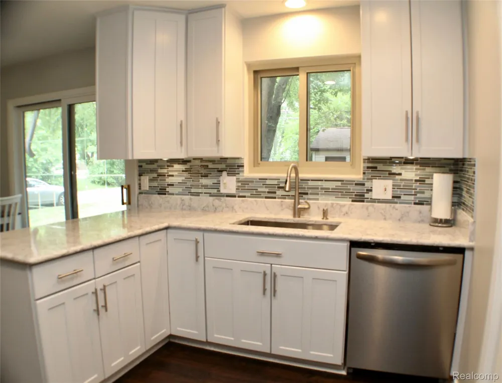 3231 W Utica Road Shelby Charter Township, MI 48317