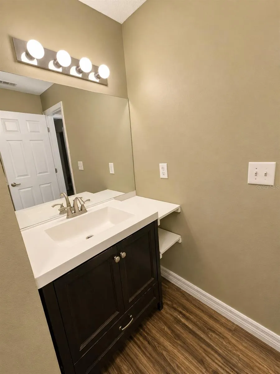 4614 TIPPECANOE TRAIL #117 Sarasota, FL 34233