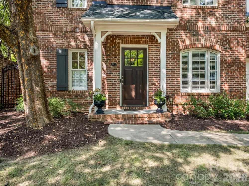 221 Crownsgate Court Charlotte, NC 28207