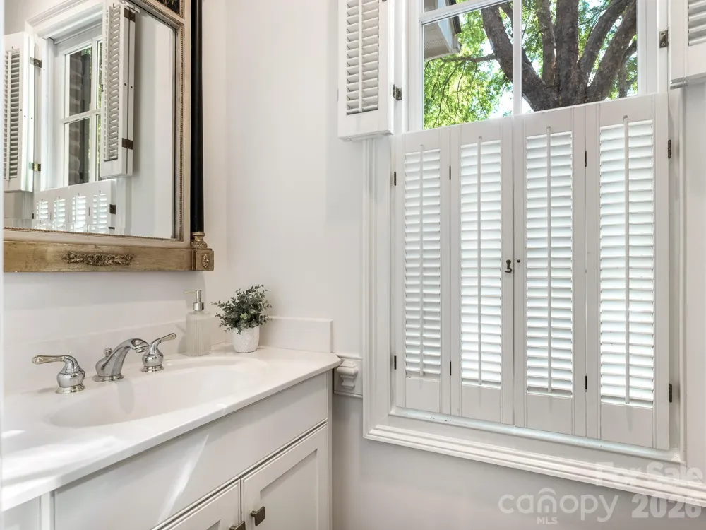221 Crownsgate Court Charlotte, NC 28207