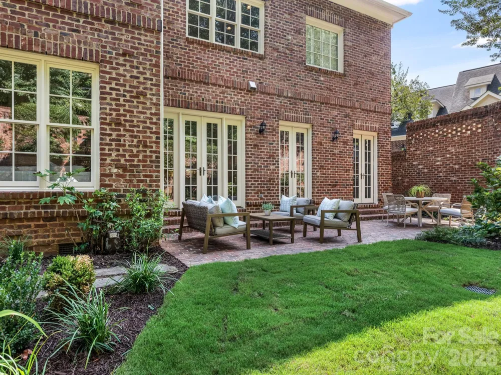 221 Crownsgate Court Charlotte, NC 28207