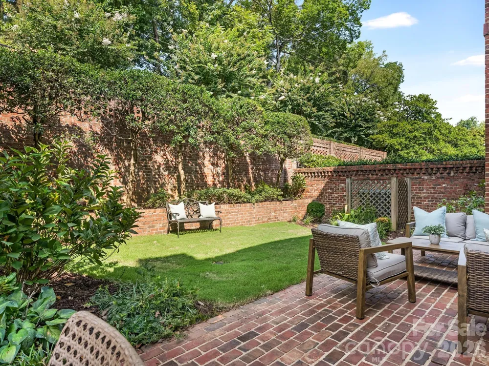 221 Crownsgate Court Charlotte, NC 28207