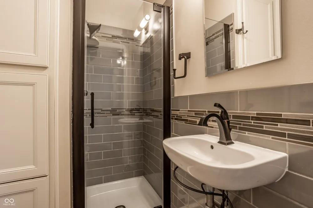 5705 Crestview Avenue Indianapolis, IN 46220