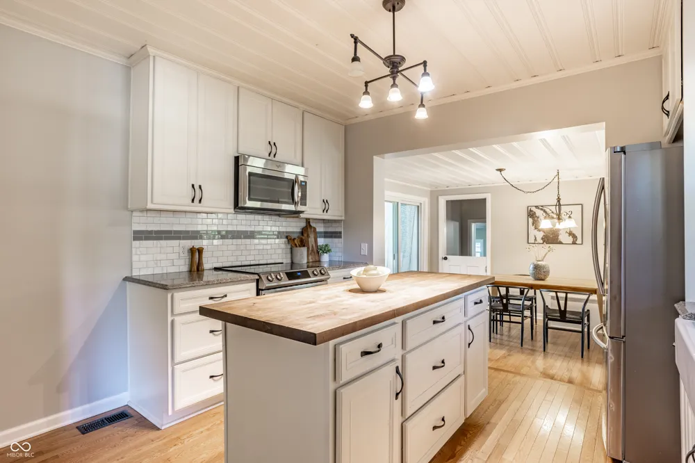 5705 Crestview Avenue Indianapolis, IN 46220