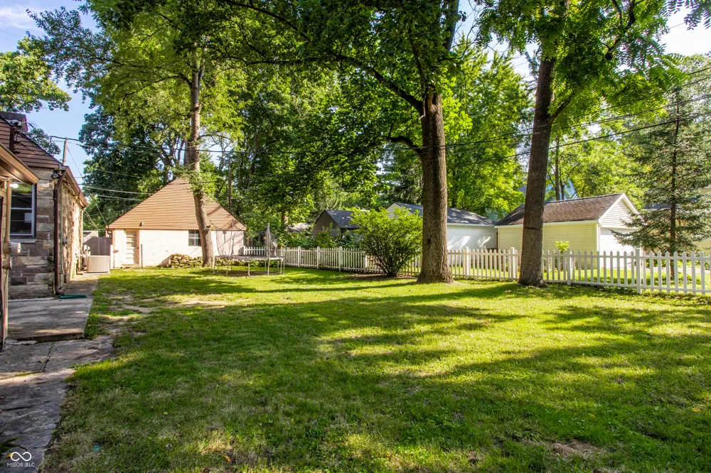5705 Crestview Avenue Indianapolis, IN 46220
