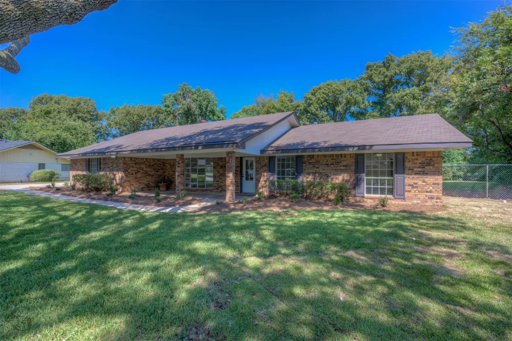 220 Walnut Lane Bossier City, LA 71111