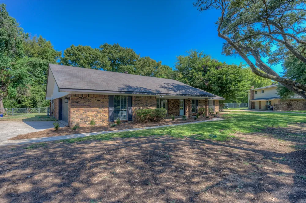 220 Walnut Lane Bossier City, LA 71111
