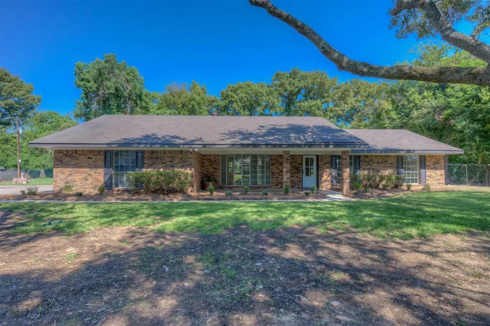 220 Walnut Lane Bossier City, LA 71111