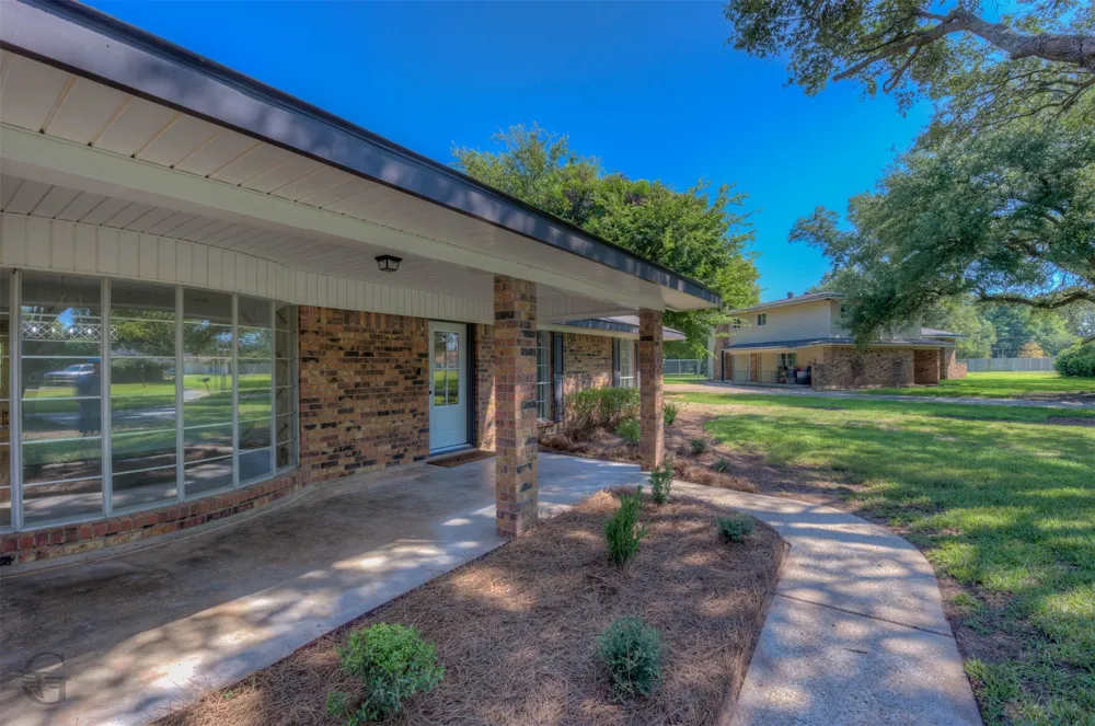 220 Walnut Lane Bossier City, LA 71111