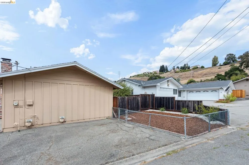 5791 Olinda Rd El Sobrante, CA 94803