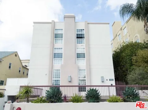 431 Doheny Drive #3