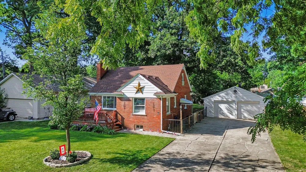3620 Fort Drive Waterford, MI 48328