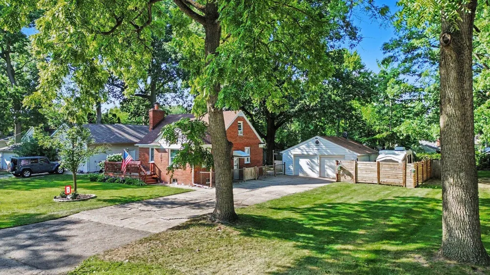 3620 Fort Drive Waterford, MI 48328